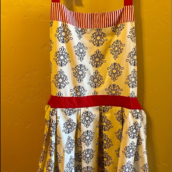 Pier 1 Other - Pier One Pleated Apron